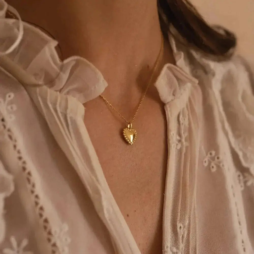 Elk & Bloom Dainty 18K Gold Heart Love Necklace Elk & Bloom
