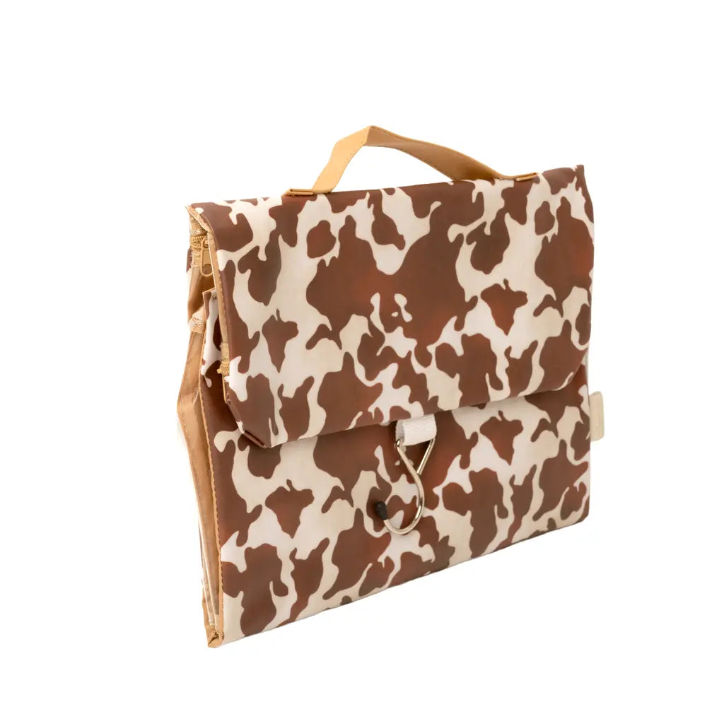 Threefold Hanging Wash Bag – Cow Print Victoria Green