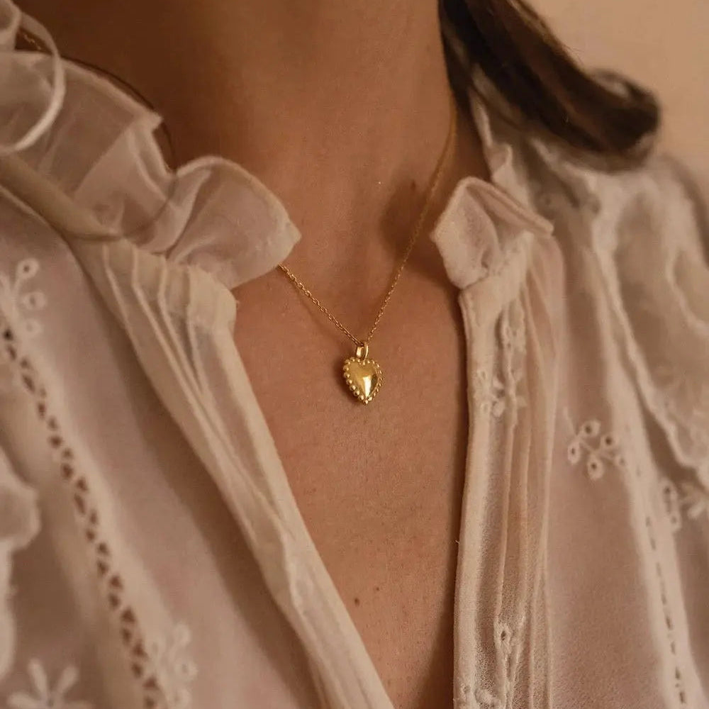 Elk & Bloom Dainty 18K Gold Heart Love Necklace Elk & Bloom
