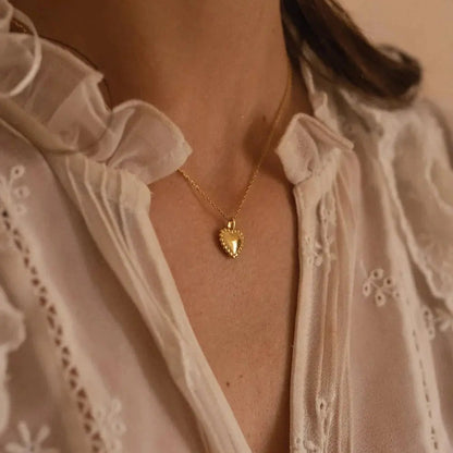 Elk & Bloom Dainty 18K Gold Heart Love Necklace Elk & Bloom