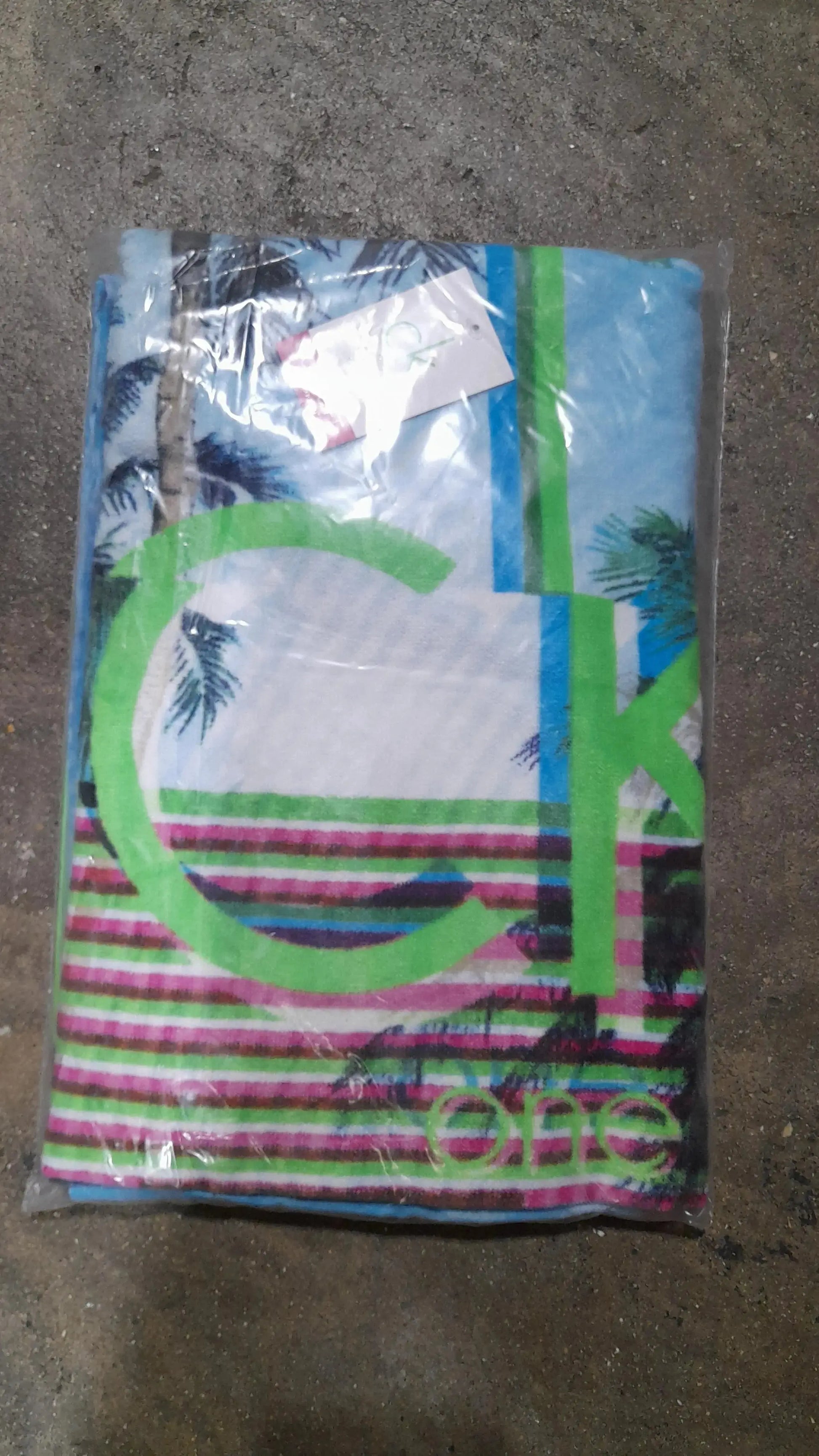 Calvin Klein One Summer Daze Beach Towel 70cm x 150cm Family Pack of 4 Calvin Klein